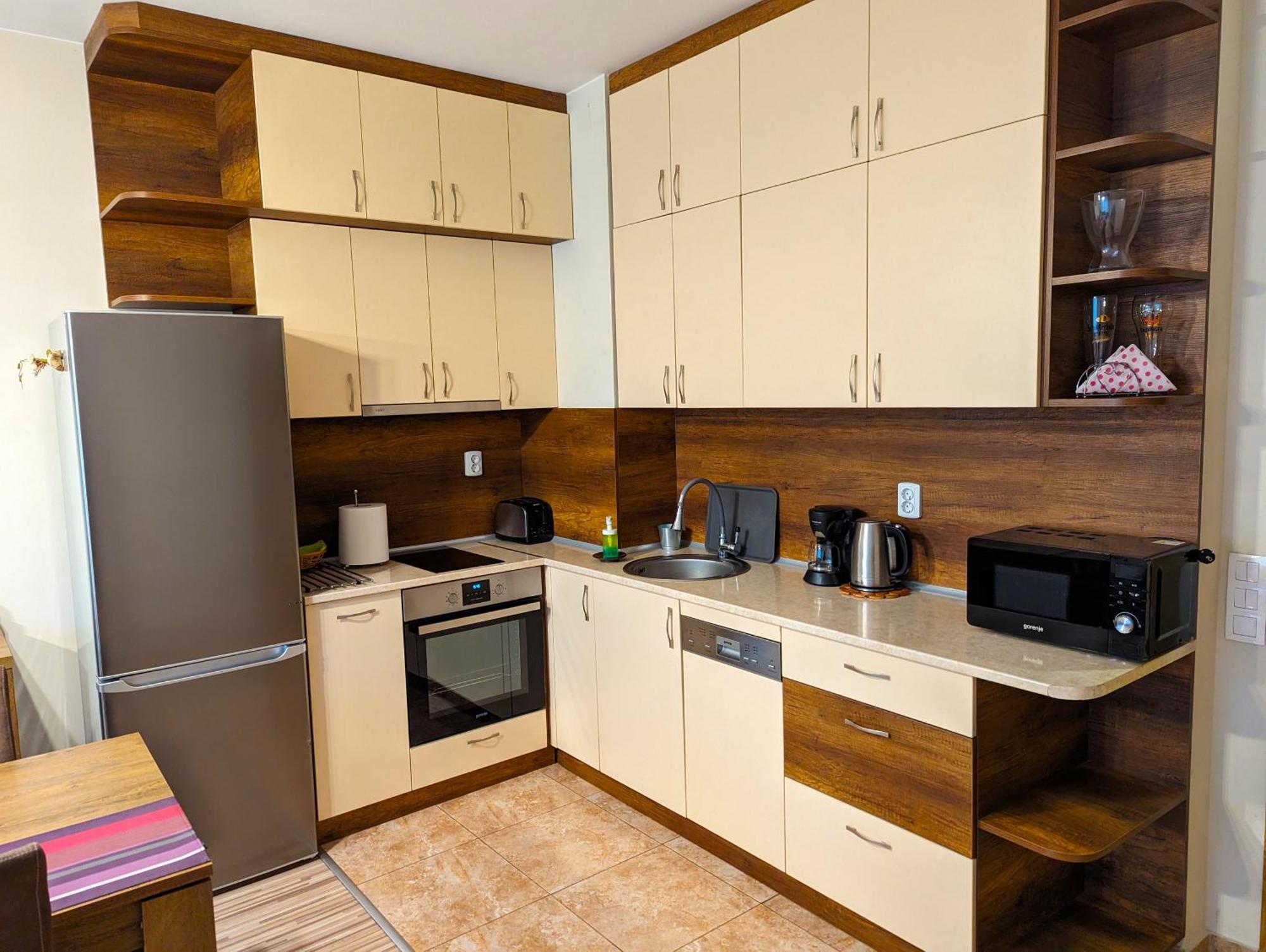 Business And Leisure Apartments In Mladost 2 With Free Garage Sofia Eksteriør bilde