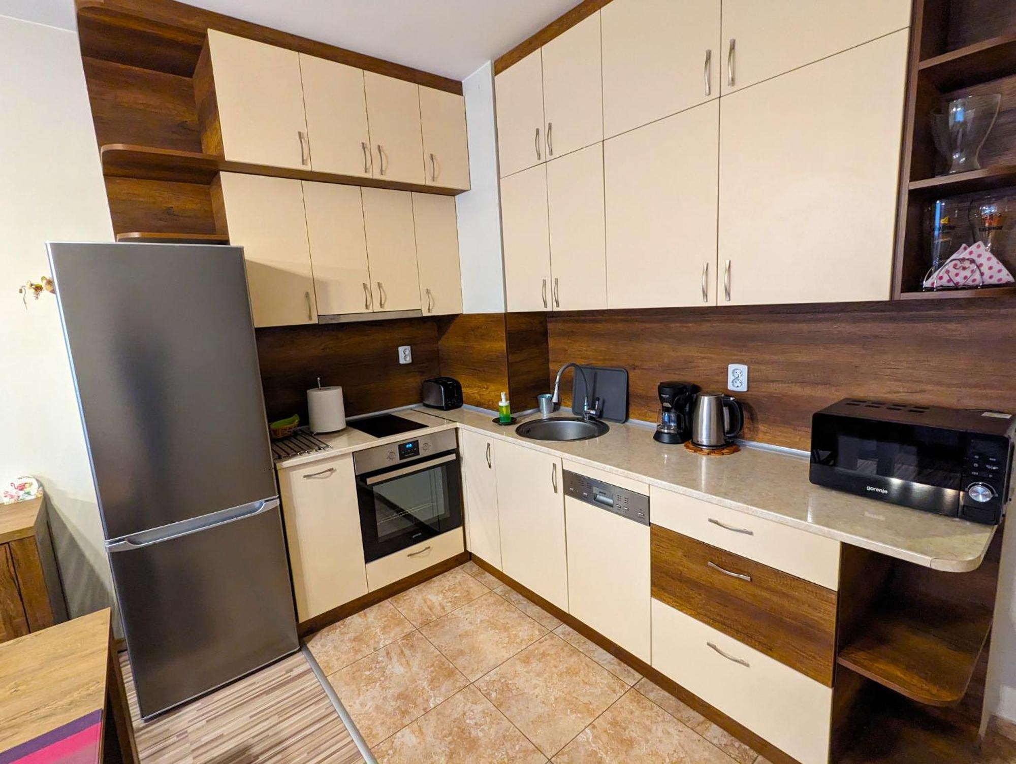 Business And Leisure Apartments In Mladost 2 With Free Garage Sofia Eksteriør bilde