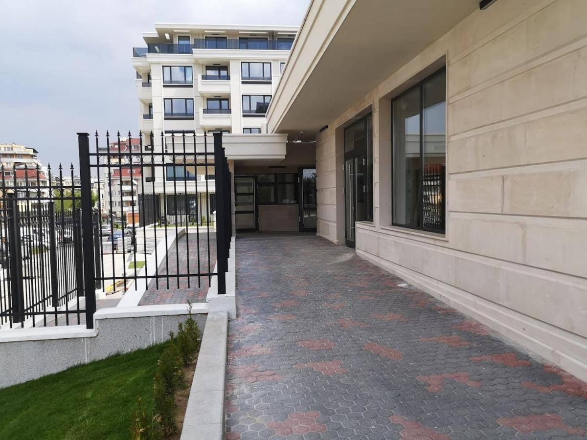 Business And Leisure Apartments In Mladost 2 With Free Garage Sofia Eksteriør bilde